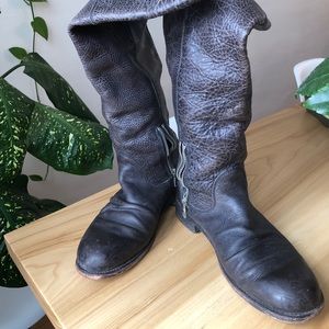 Fluevog size 10 Living Darwin boots